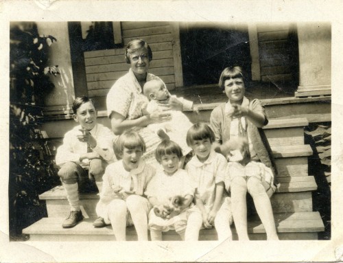 Lillian Marous with six of her children 1928
